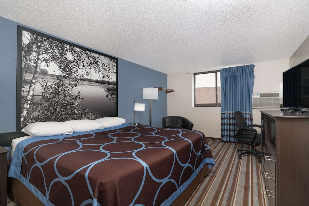Super 8 By Wyndham Willmar 11/18