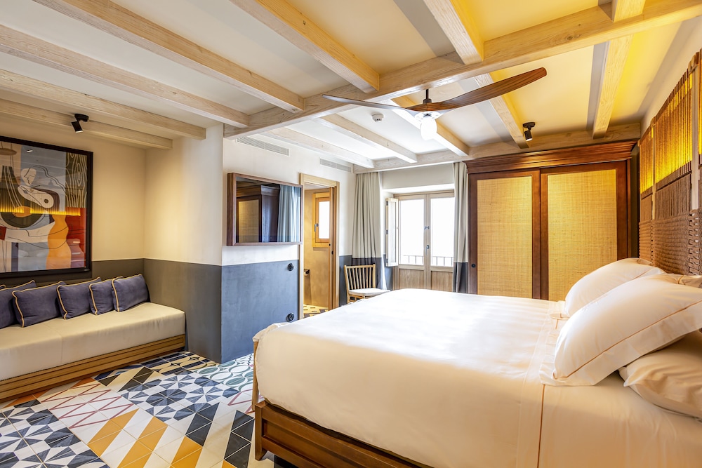 SUPERIOR, DOUBLE BED
