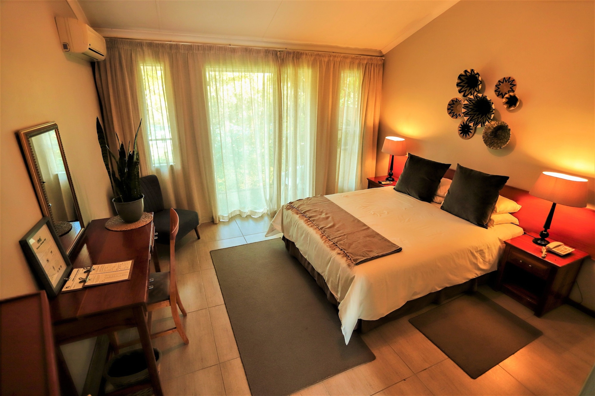 Solomon, Deluxe, King Bed, Double and Twin Beds