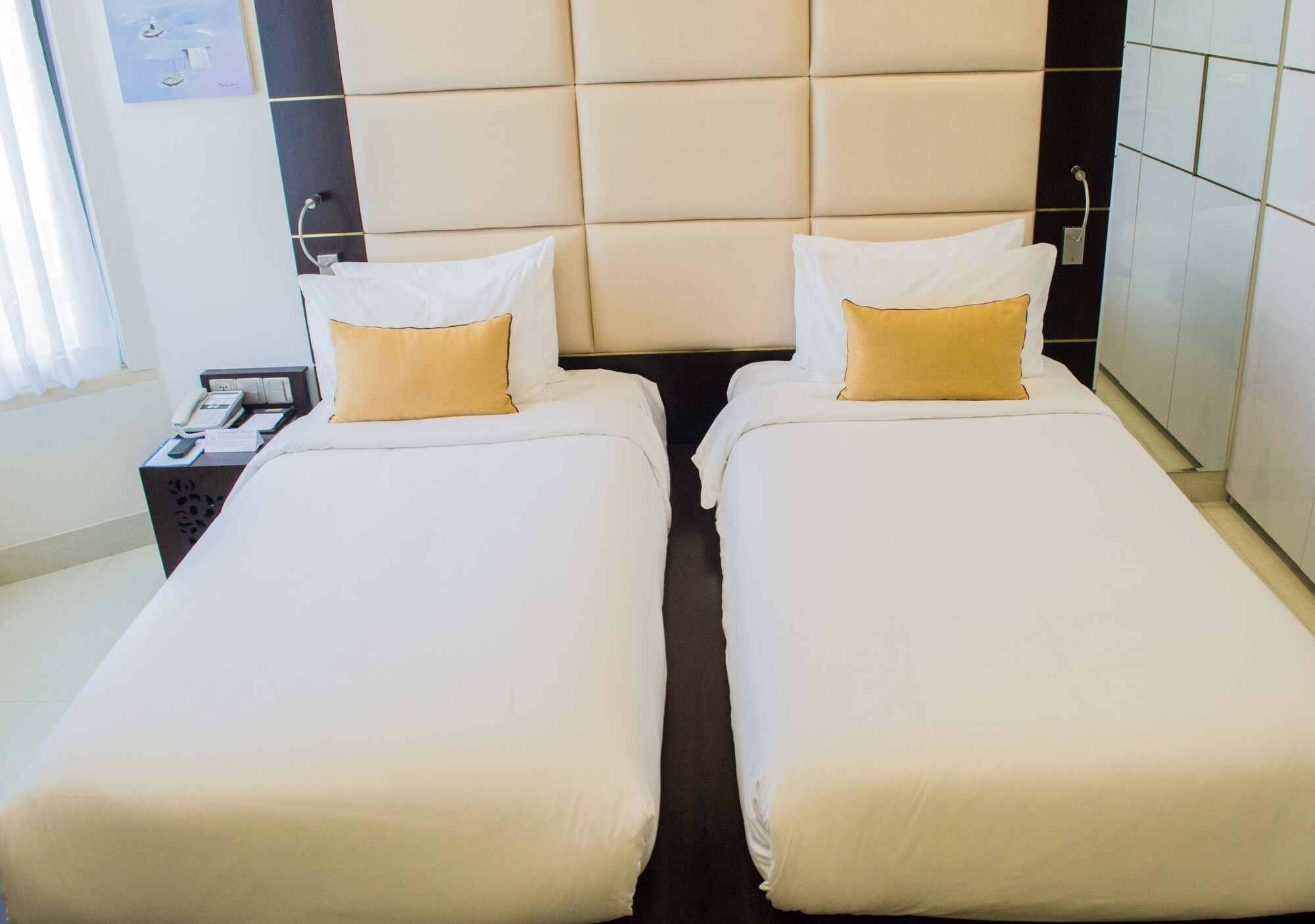 Deluxe, Twin Beds, City View, Holiday Beach Hotel Danang 7/10