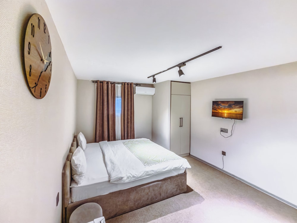 BUDGET, BASEMENT, DOUBLE BED