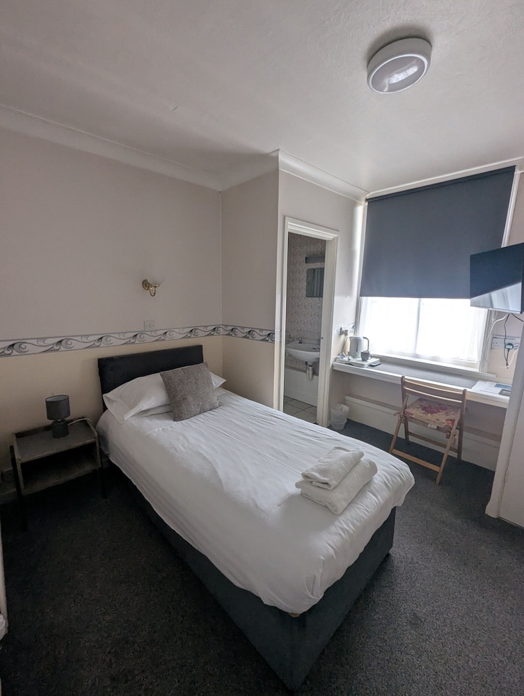 The Bell Hotel 12/48
