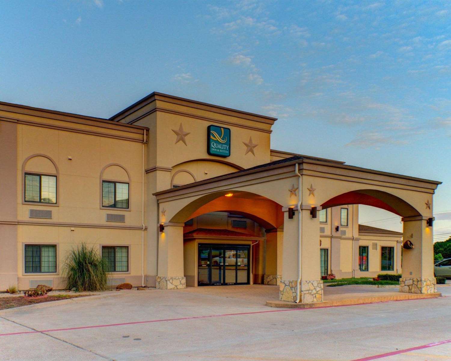 Quality Inn & Suites Glen Rose 3/23