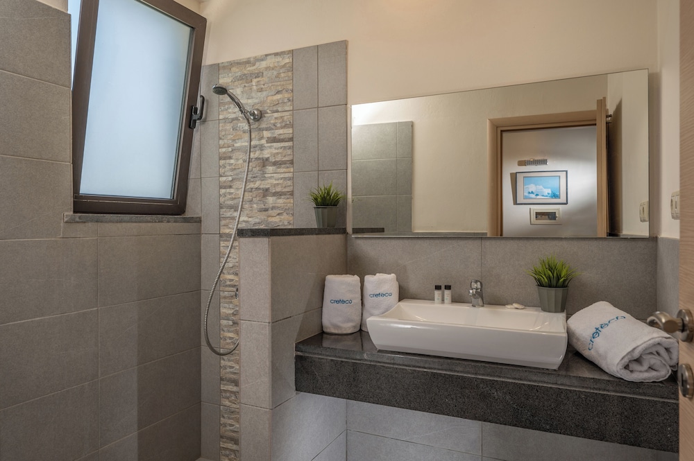 Creteco Hotel & Suites 70/72