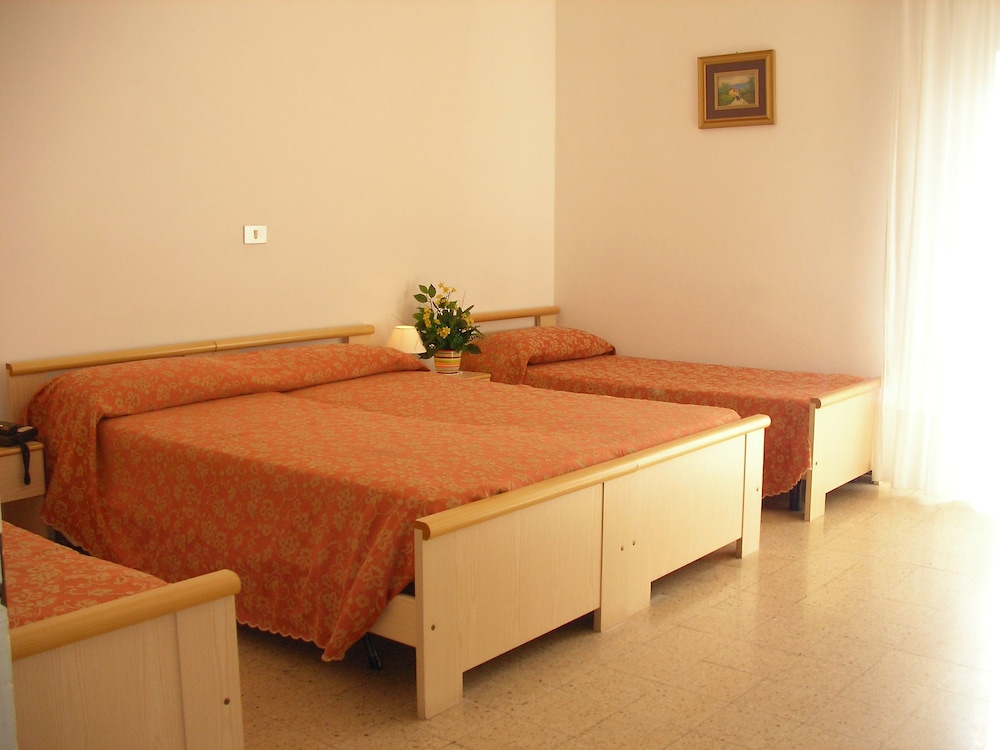 HOTEL TROVATORE 26/48
