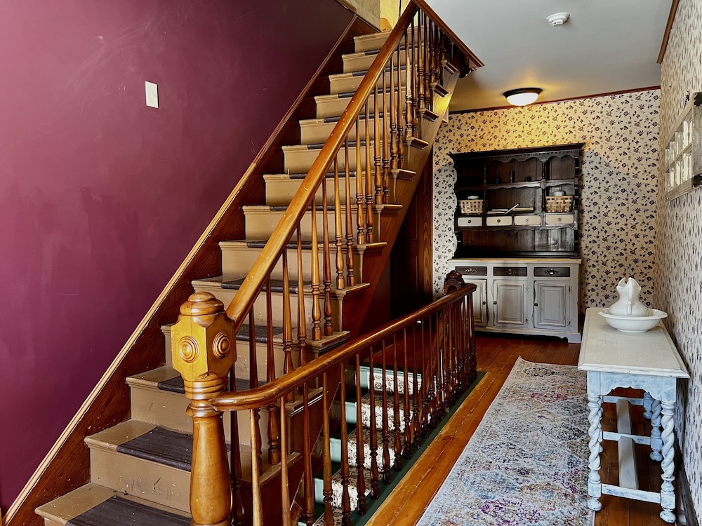 The Wayside Inn Betlehem 2/50