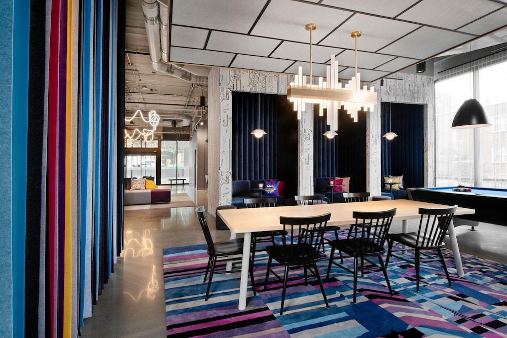 Aloft Kansas City Country Club Plaza 24/32