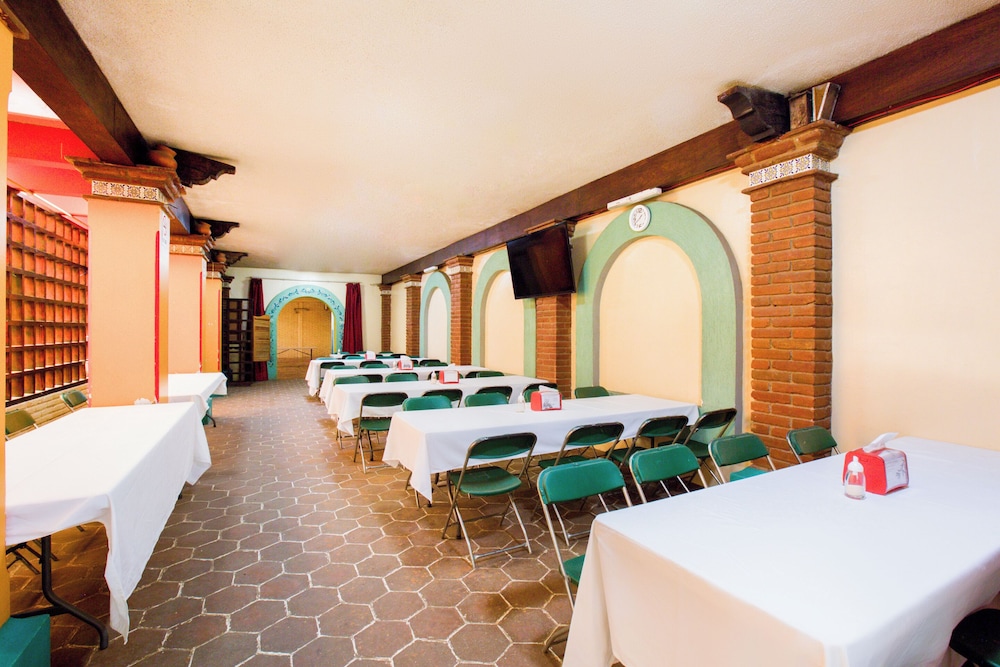 OYO Hotel Maria Teresa Inn 30/39