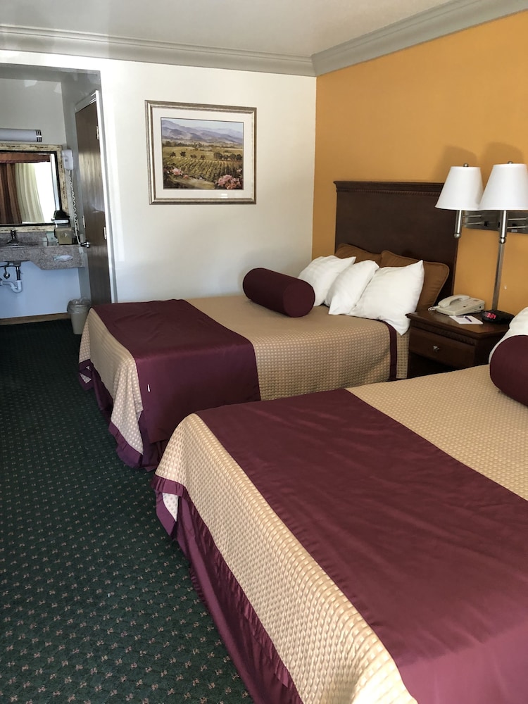Cloverdale Wine Country Inn and Suites 9/47