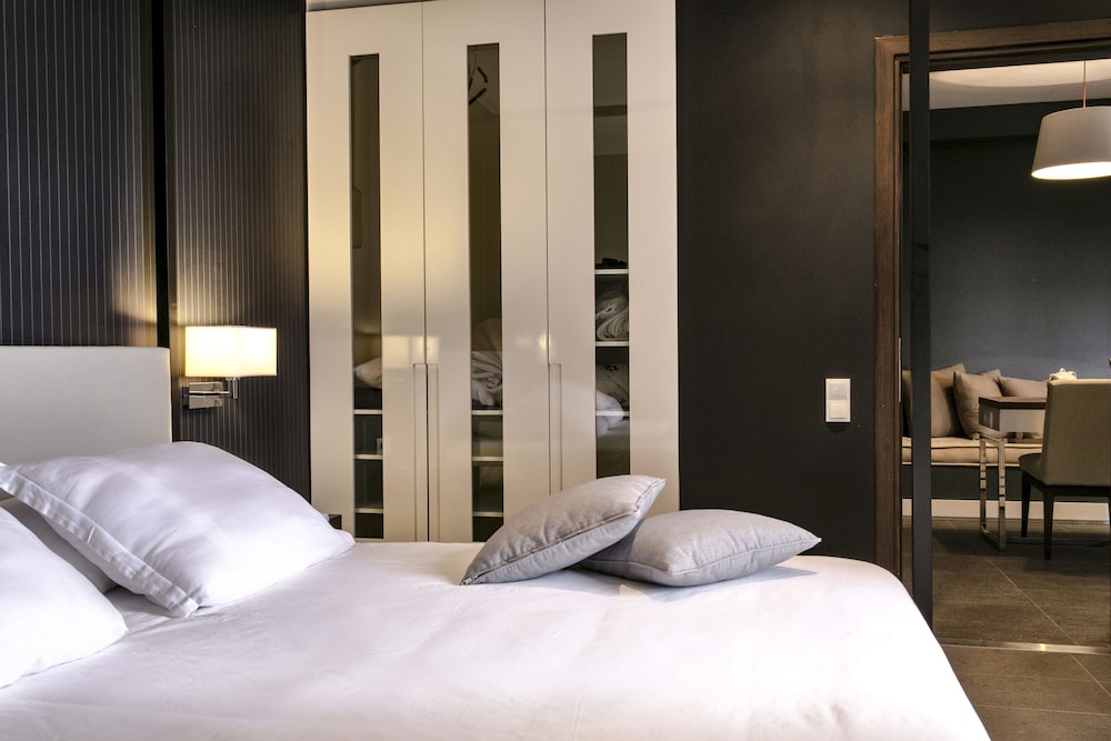 12 Months Luxury Resort 43/88