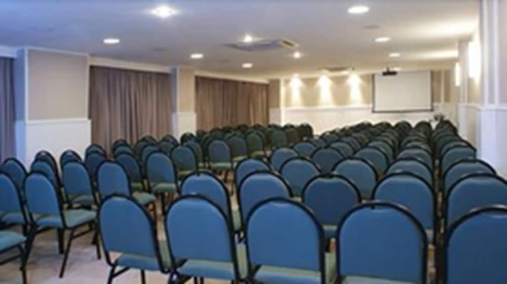 KARIRI BEACH HOTEL 43/51