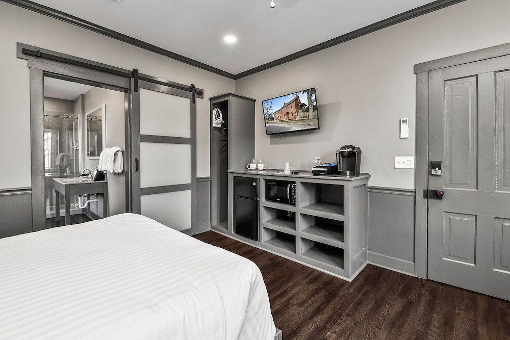Captain Wohlt Inn Bed Breakfast 15/76