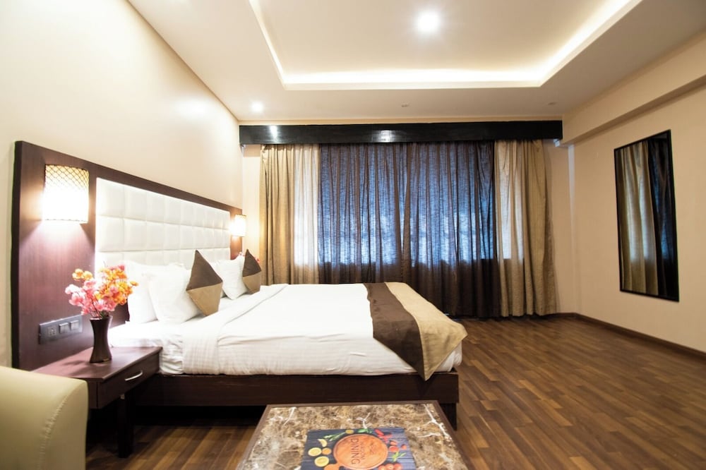 Akshaya Aura 23/53
