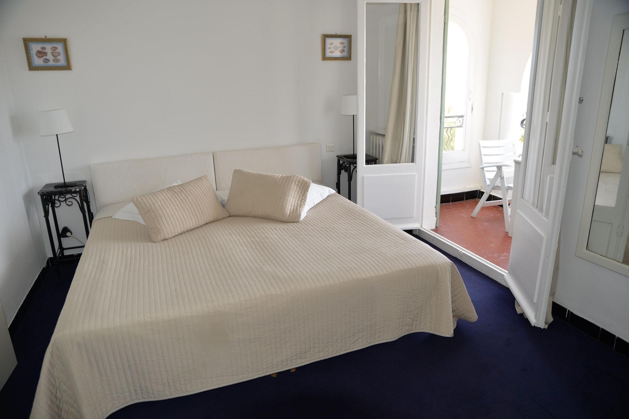Auberge De La Calanque 5/50