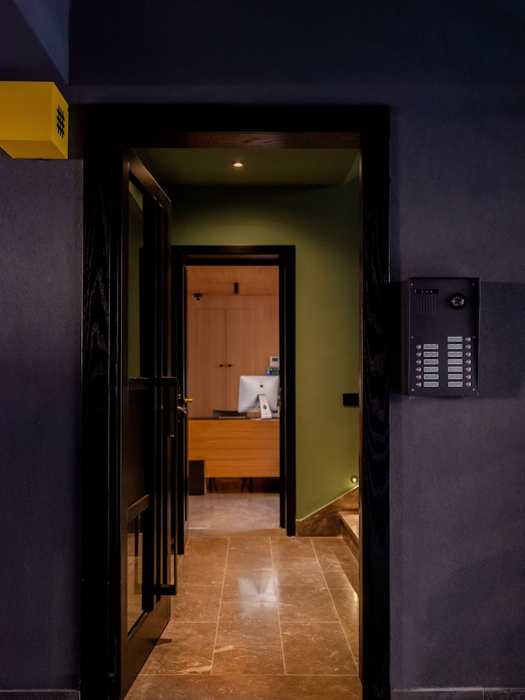 3 Pines Design Living 7/50