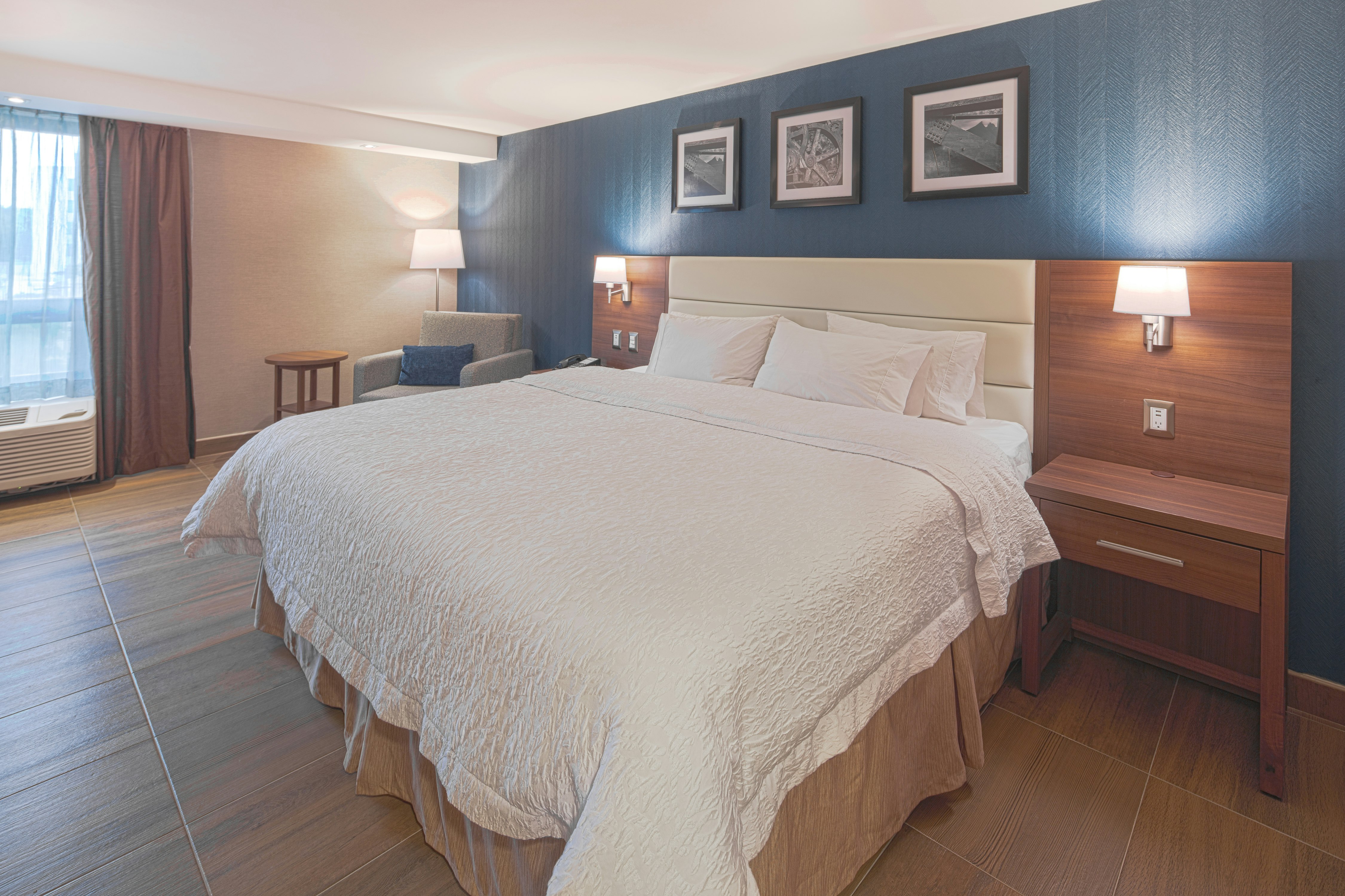 ROOM, KING BED