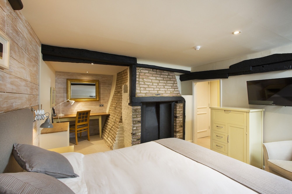 New Flying Horse Inn 28/68