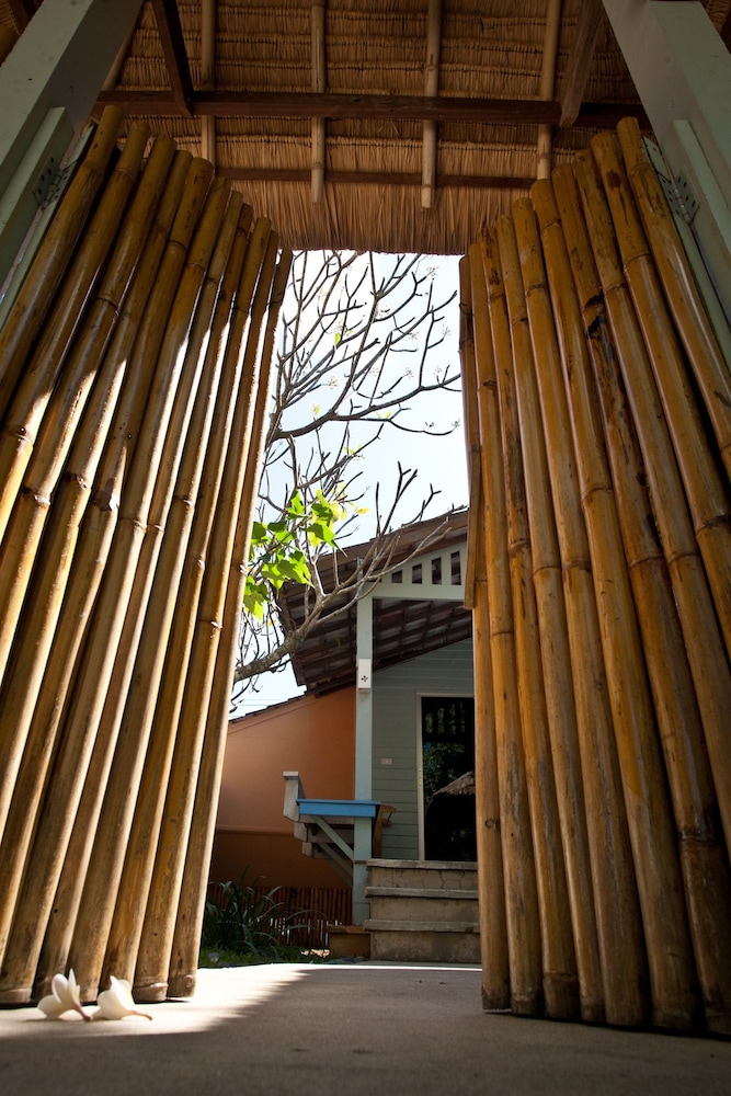 Villa Cha Cha Chaolao Beach Resort 4/60