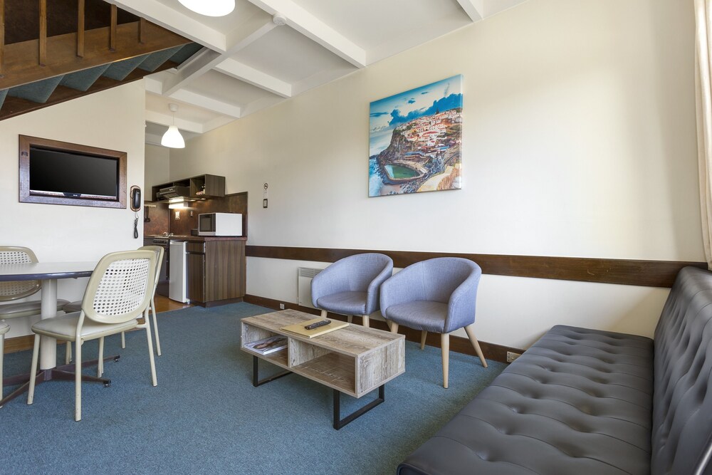 Village Family Motor Inn 31/47