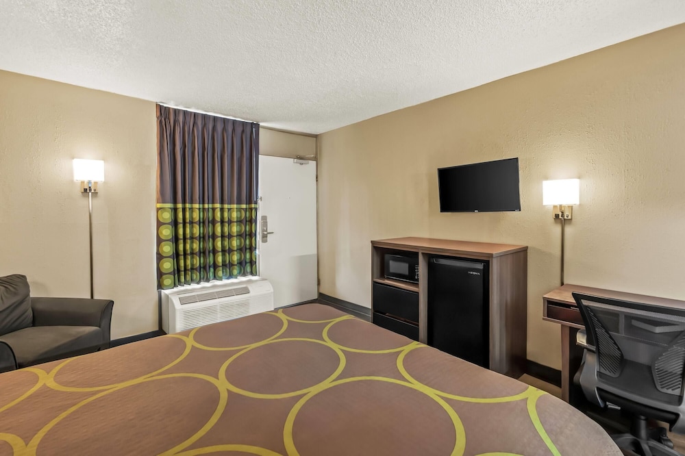 Super 8 by Wyndham Commerce 24/45