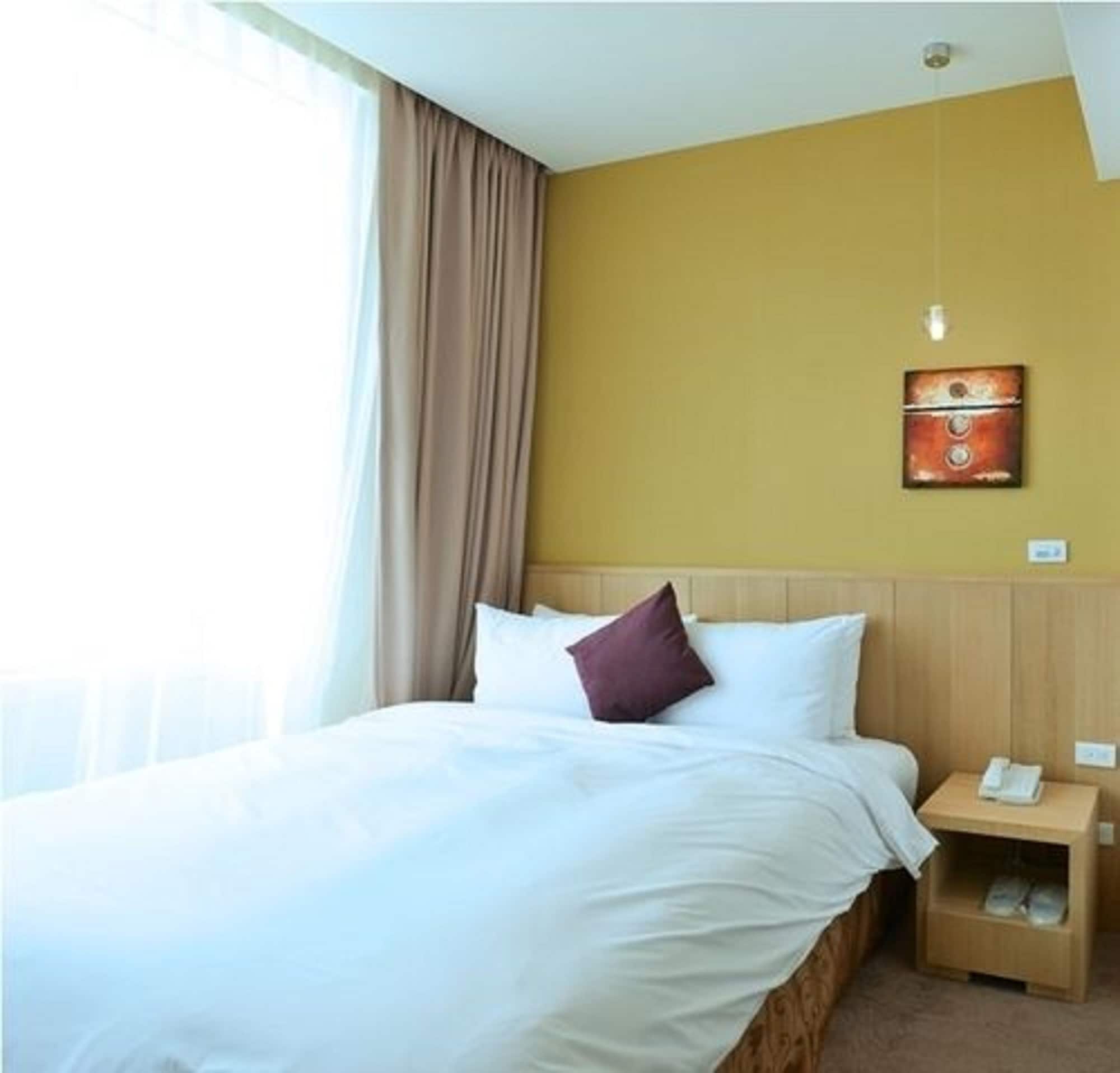 Elite, Glow, Queen Bed