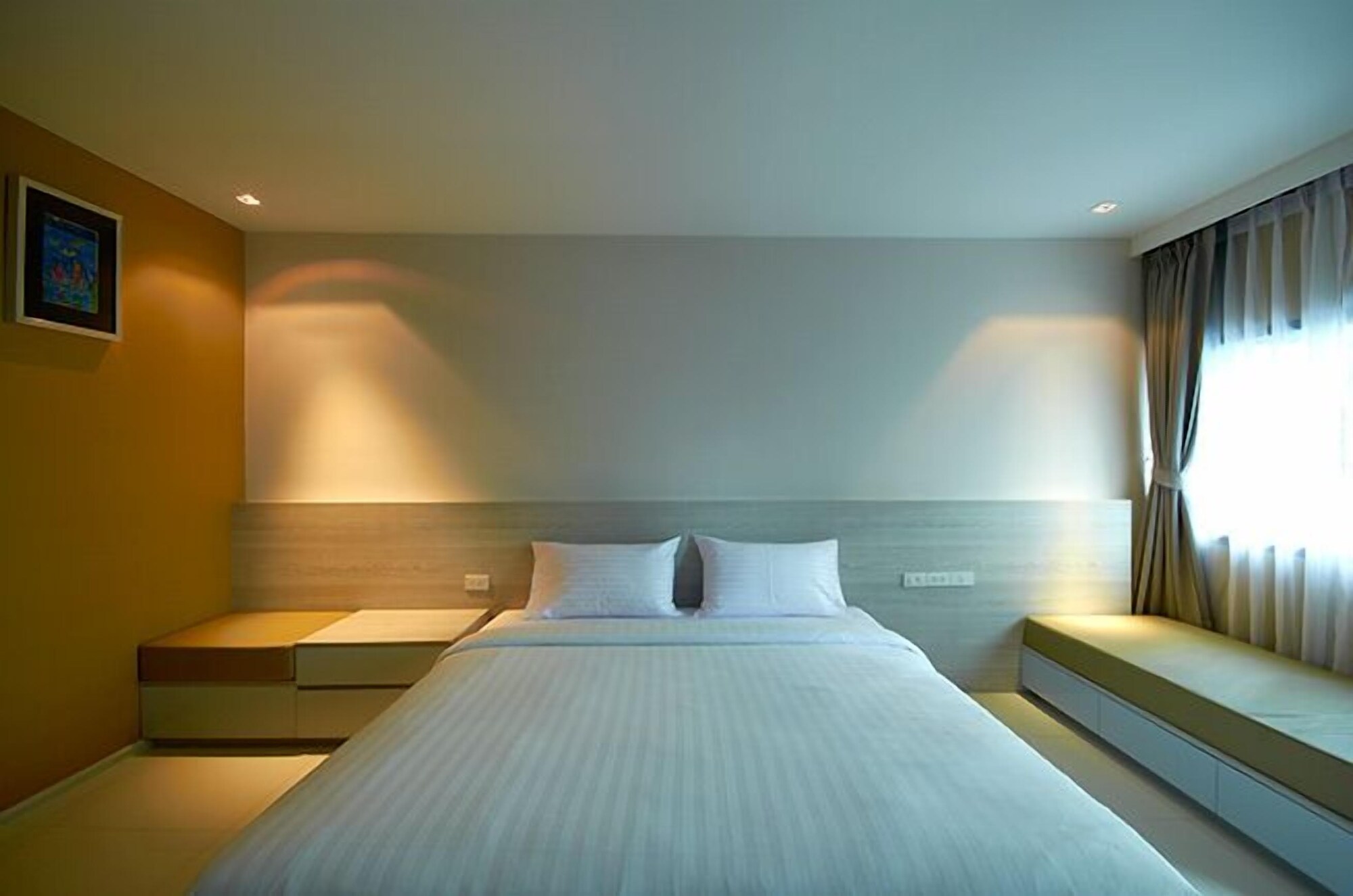 STUDIO, DOUBLE BED