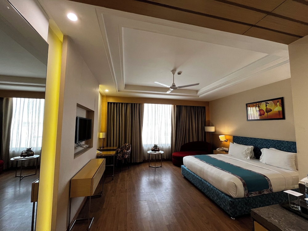 The Conway, Meerut 10/50