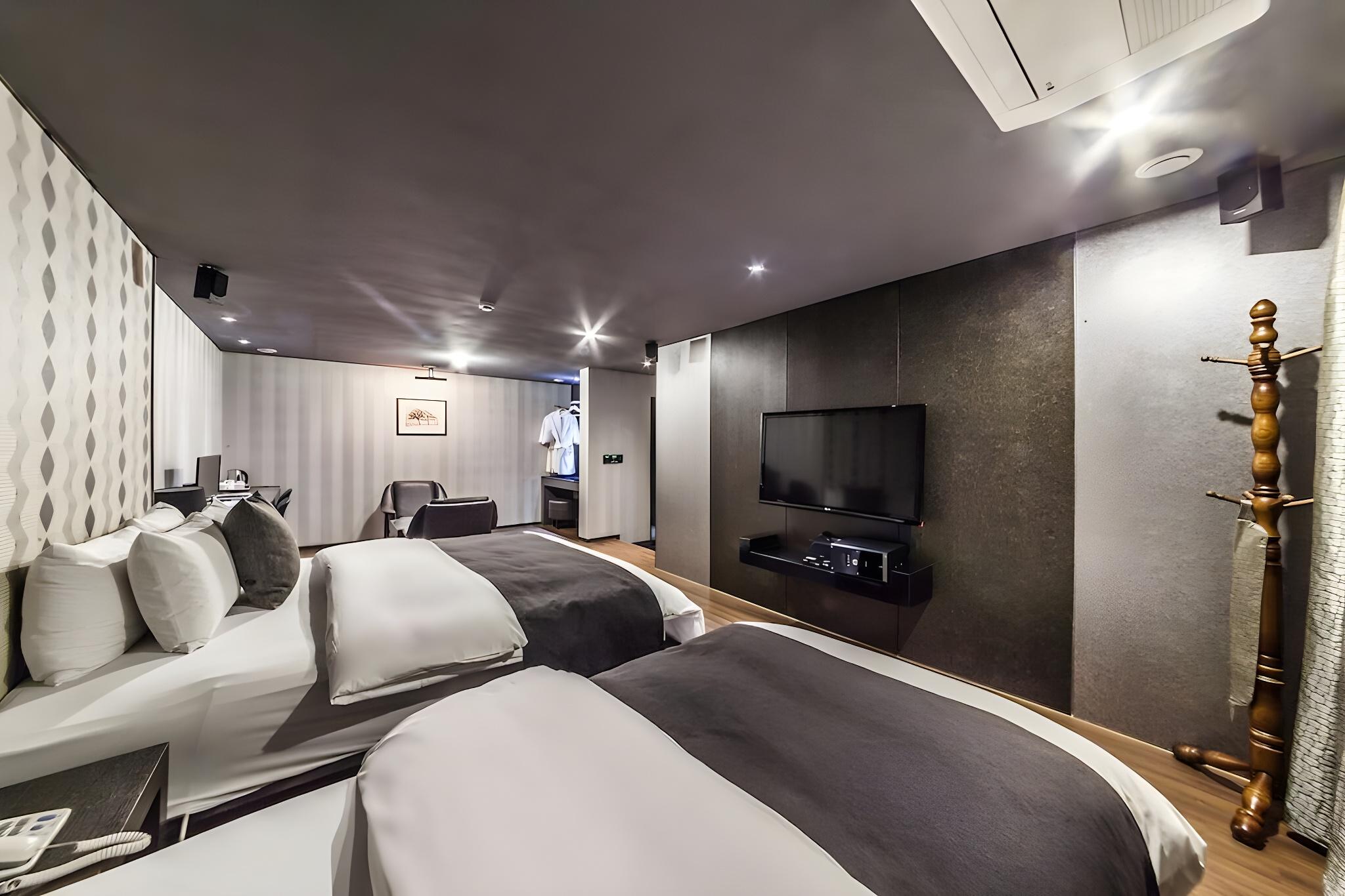 Suite, Twin Beds