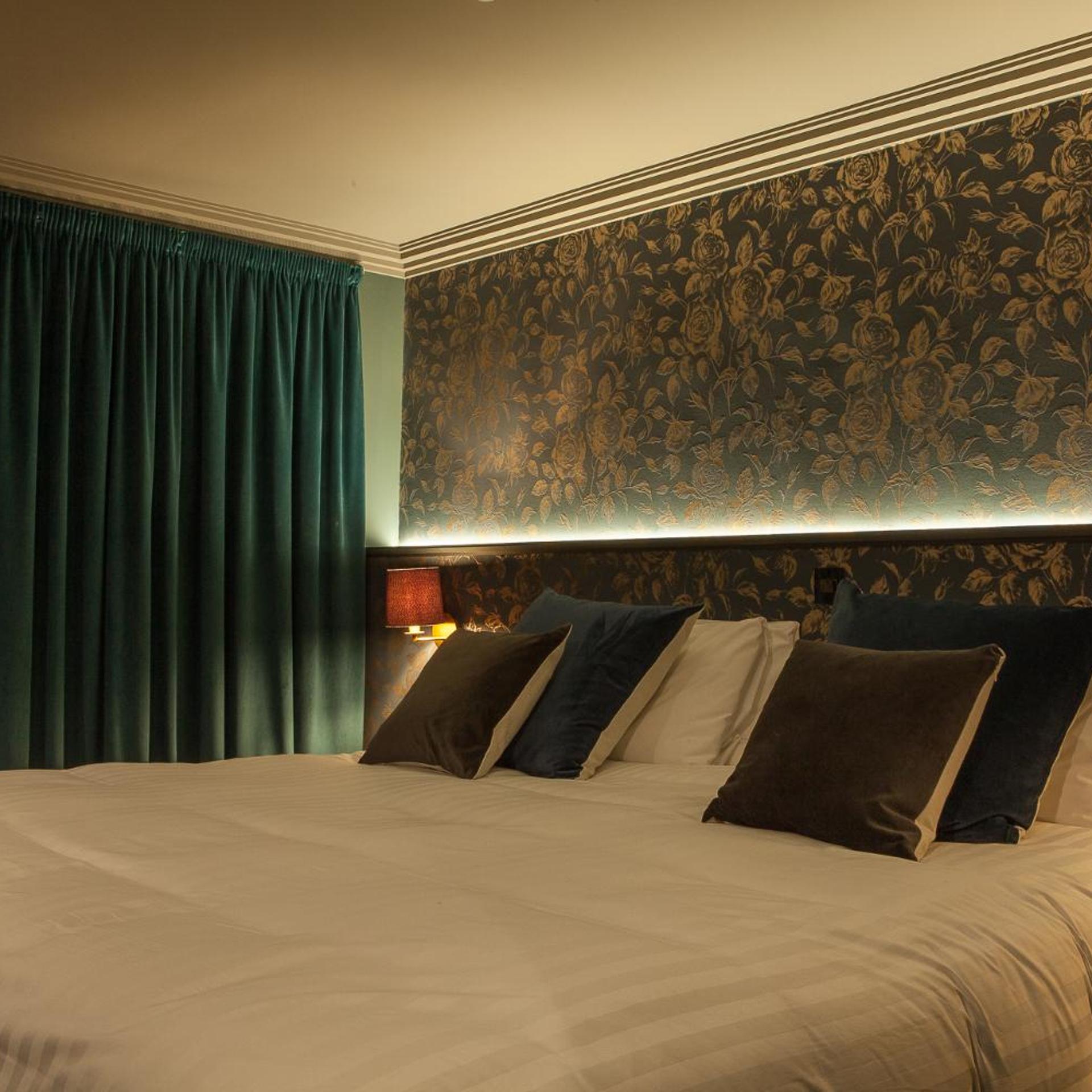 DELUXE, TWIN BEDS