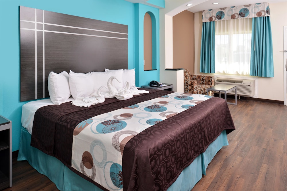 SUITE, KING BED
