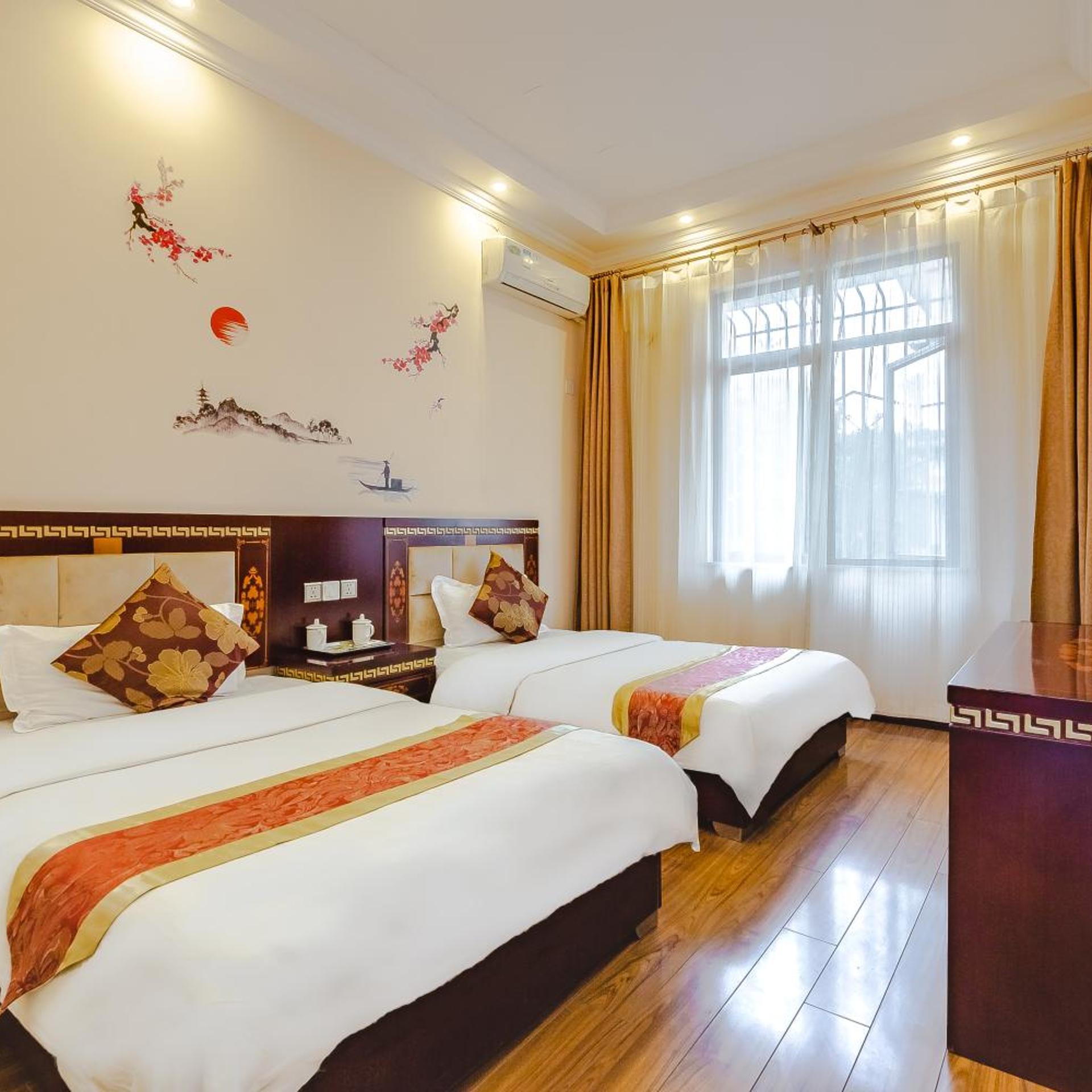 Holly Hostel 14/50