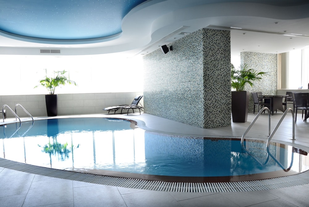 swimming pool spa