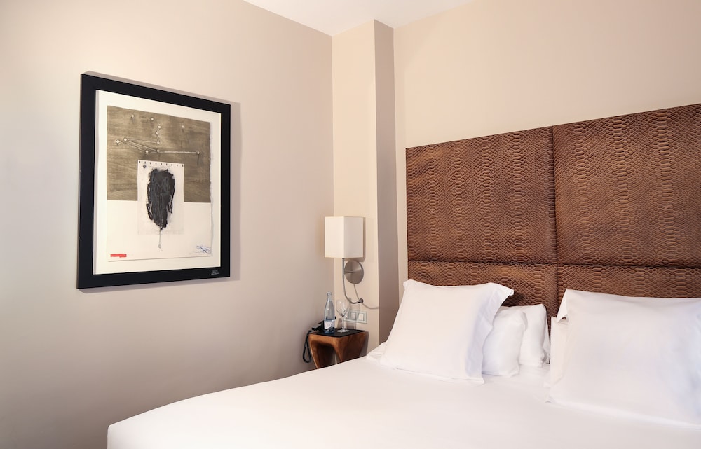 جناح جونيور ثلاثي بسرير كوين مع أريكة، Gran Derby Suite Hotel 4/6