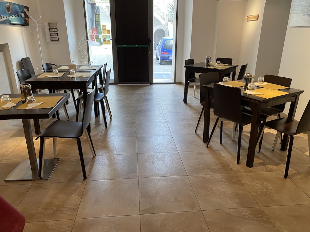 Albergo Del Cacciatore 37/49