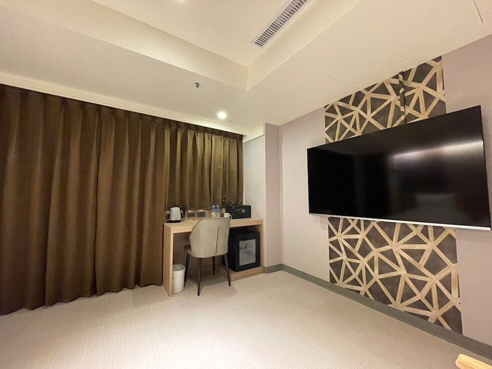 New City Hotel 6/41