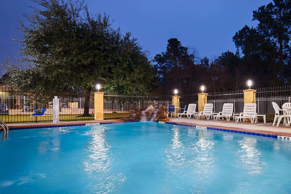 Days Inn & Suites by Wyndham Sam Houston Tollway 4/50