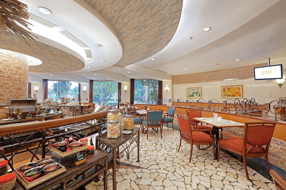 Sunlake Waterfront Resort and Convention 39/56