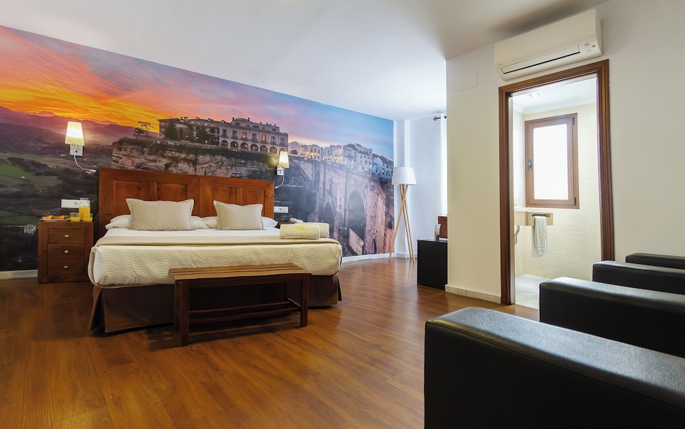 DELUXE, DOUBLE BED