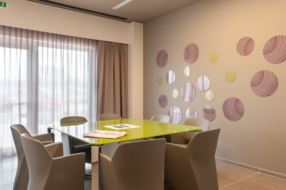 8piuhotel 43/50