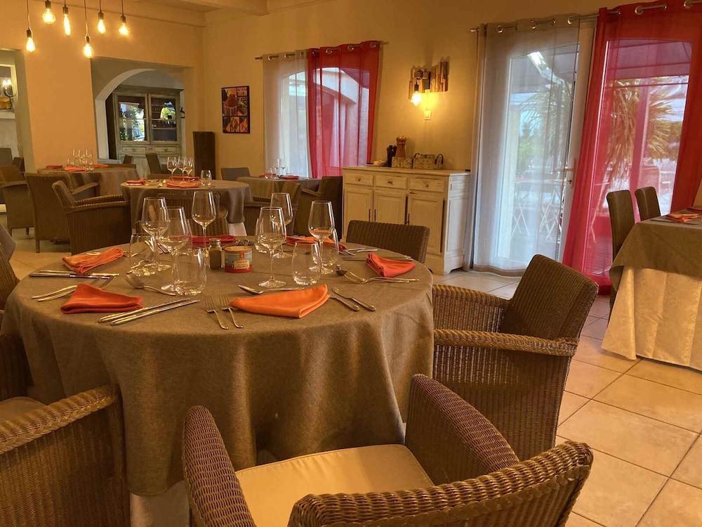 LES AUBUNS COUNTRY HOTEL 28/45
