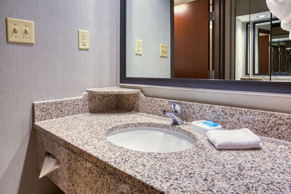 Drury Inn and Suites St Louis Fairview Heights 47/50