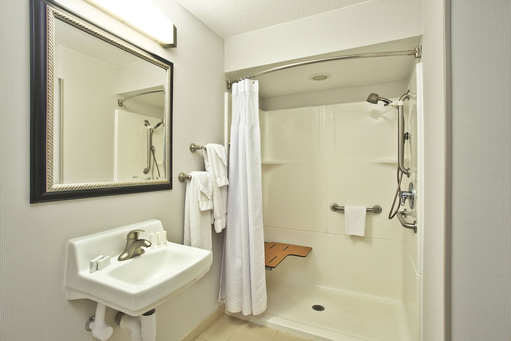 Courtyard By Marriott Gulfport Beachfront 8/45