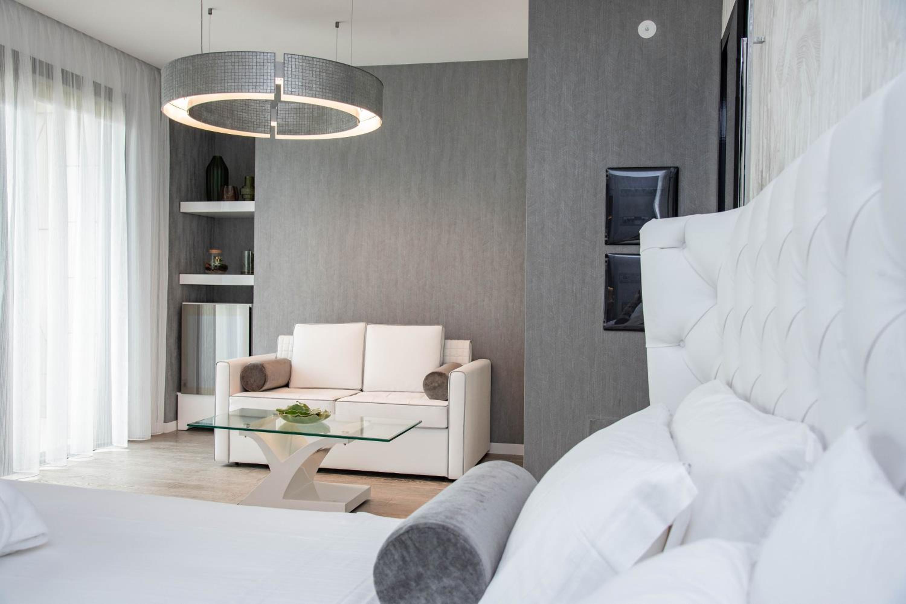 Junior Suite, Lateral Side Sea View, Balcony