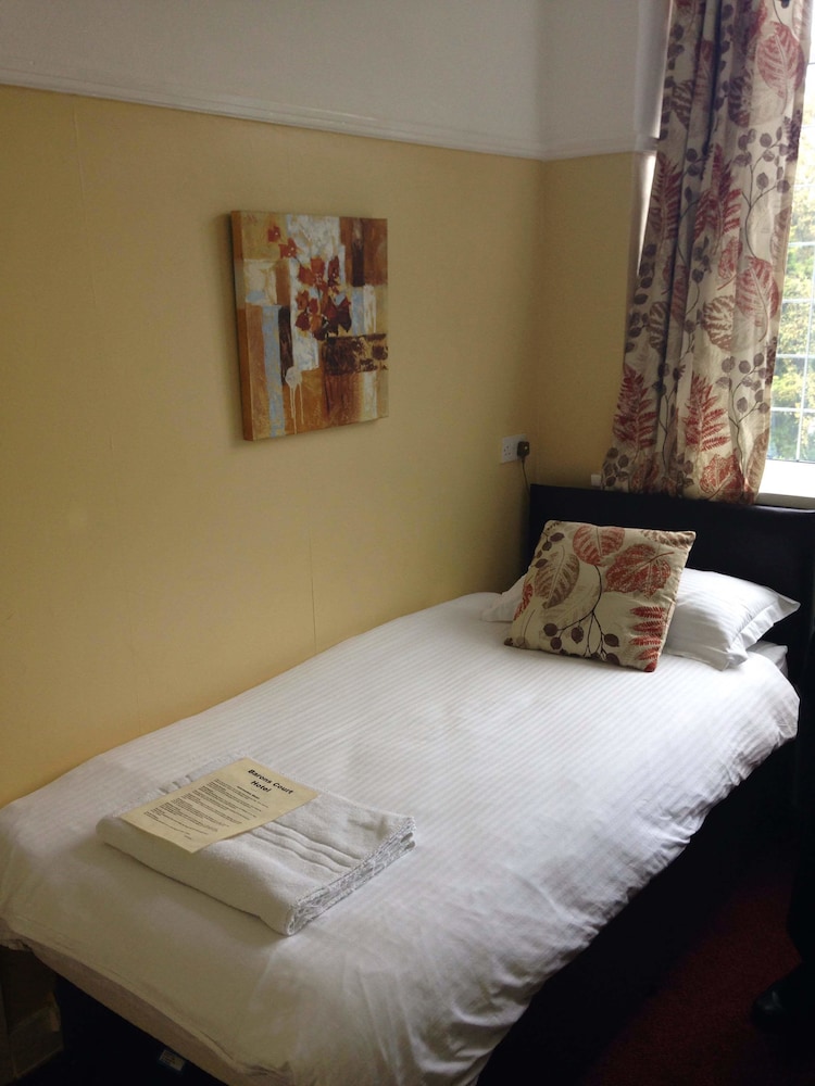 Barons Court Hotel 30/72