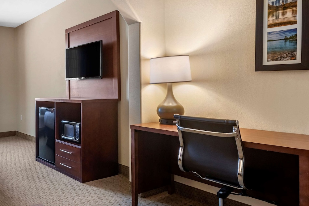 Comfort Inn & Suites Villa Rica, GA 40/47