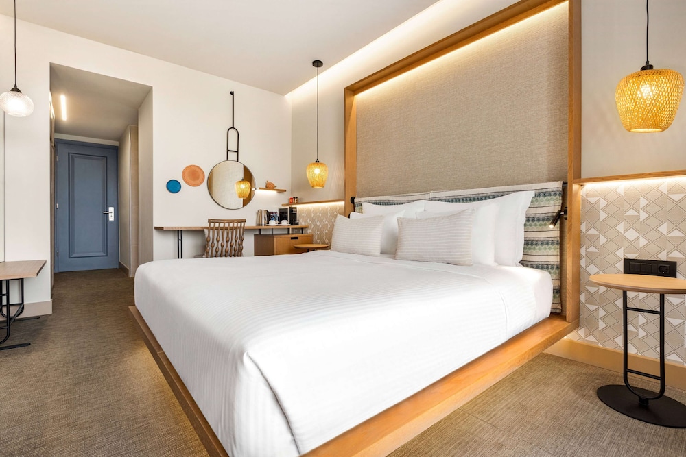 Deluxe, Suite, King Bed, Sea View, Sofa, Plunge Pool