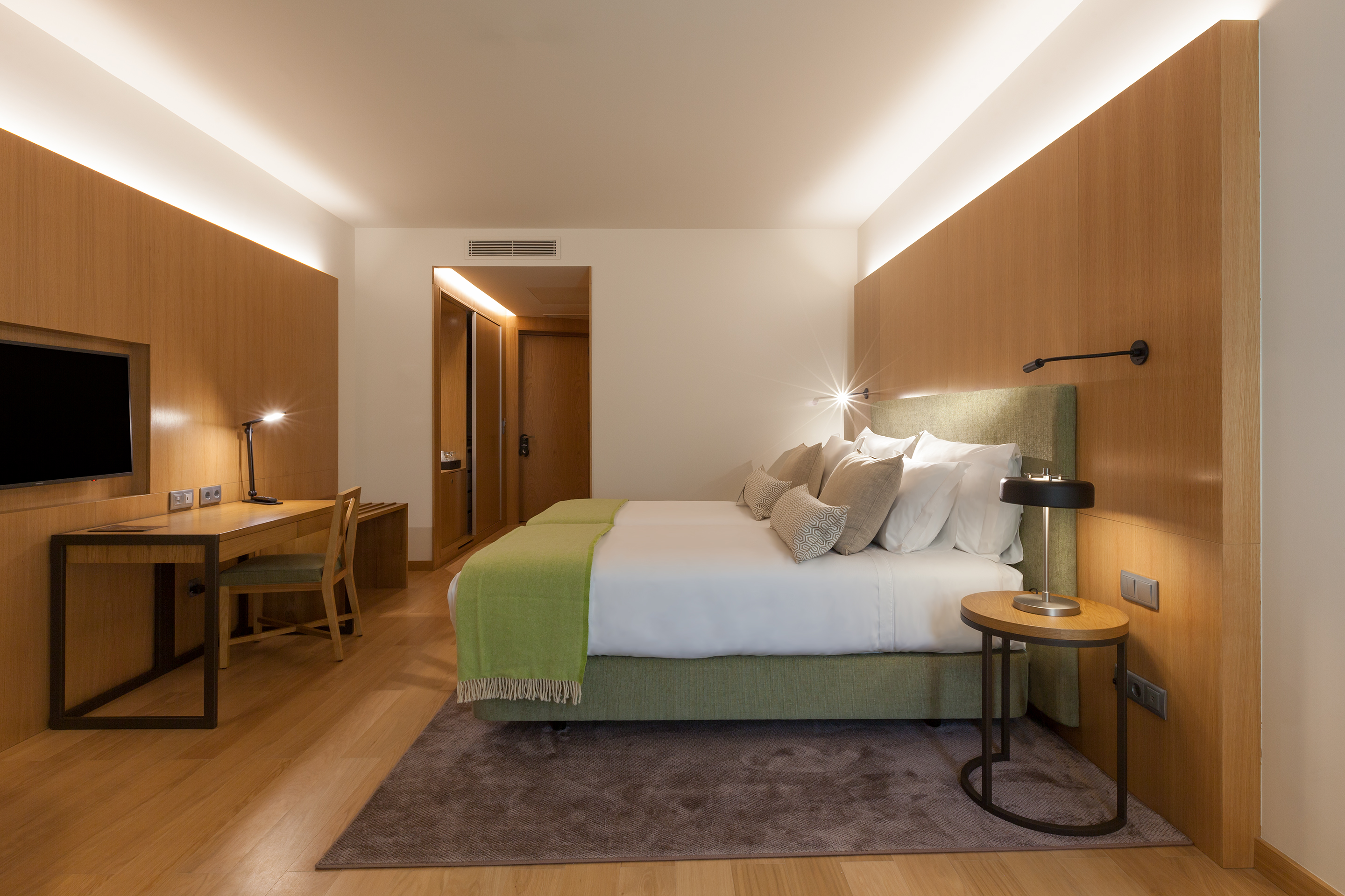 غرفة كلاسيكية بسرير مزدوج بإطلالة على الحديقة، NEYA Porto Hotel 3/6