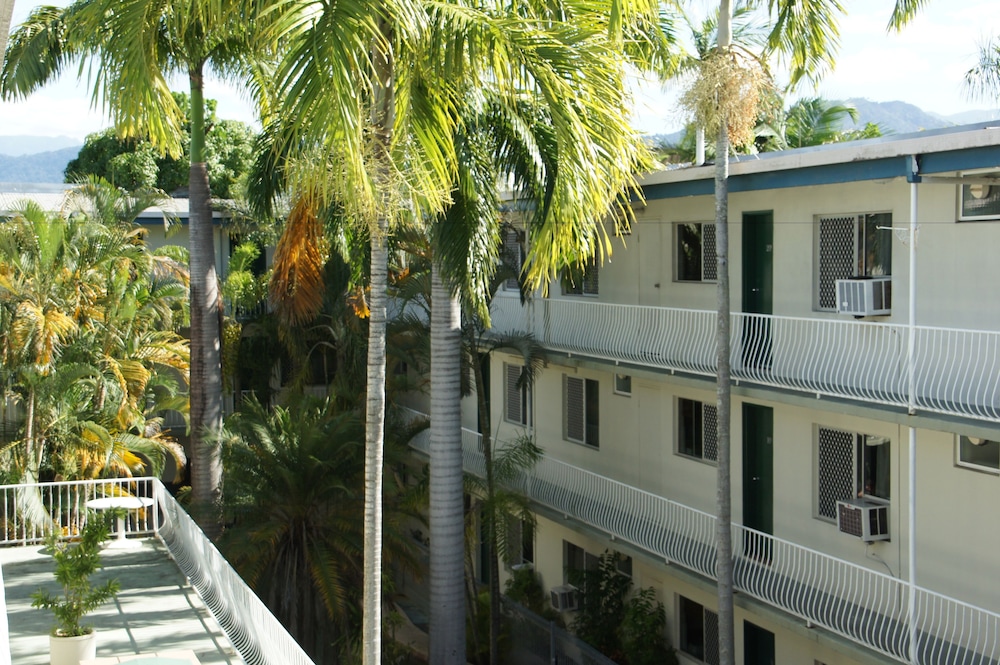 Lake Central Cairns 6/60