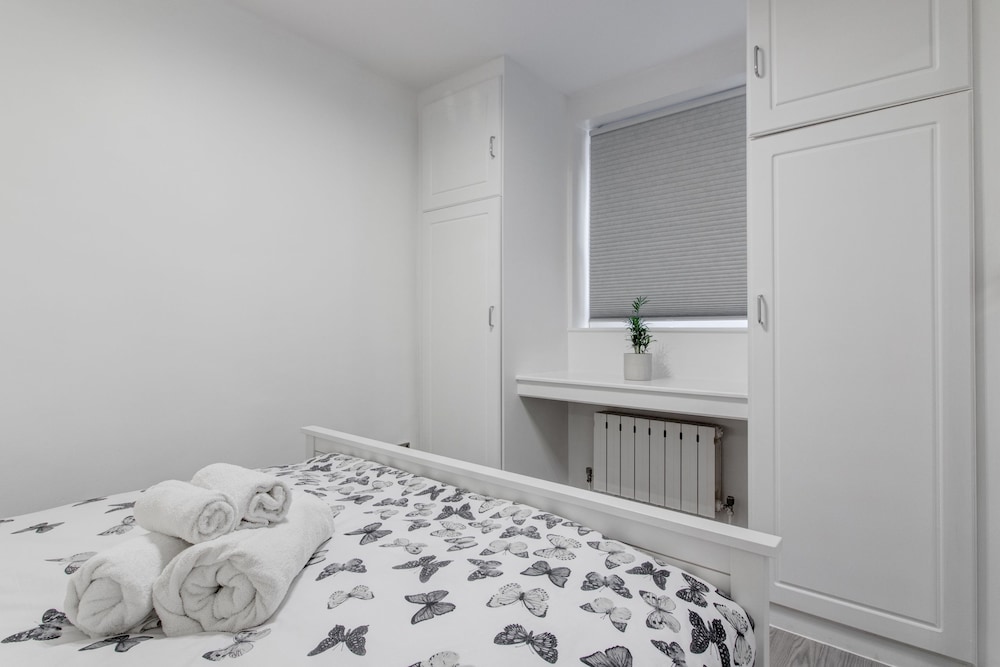 Sherborne court 8/50
