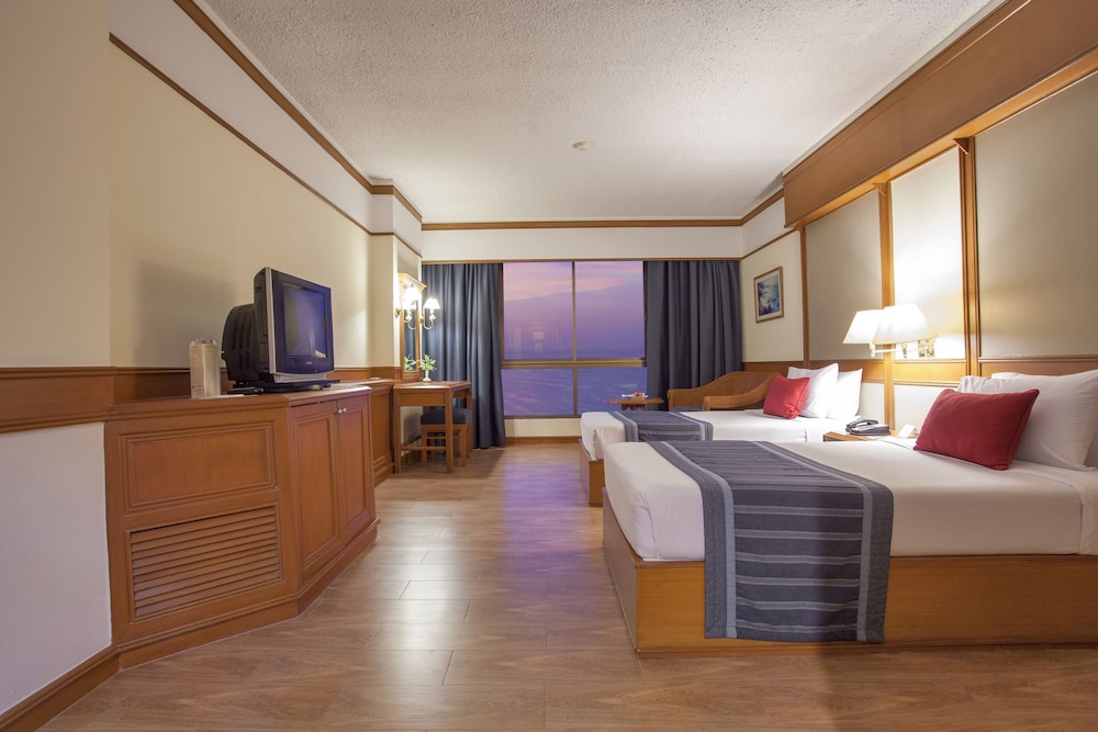 Cholchan Pattaya Beach Resort 31/74